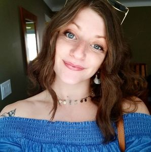 Meet your Posher, Cecily